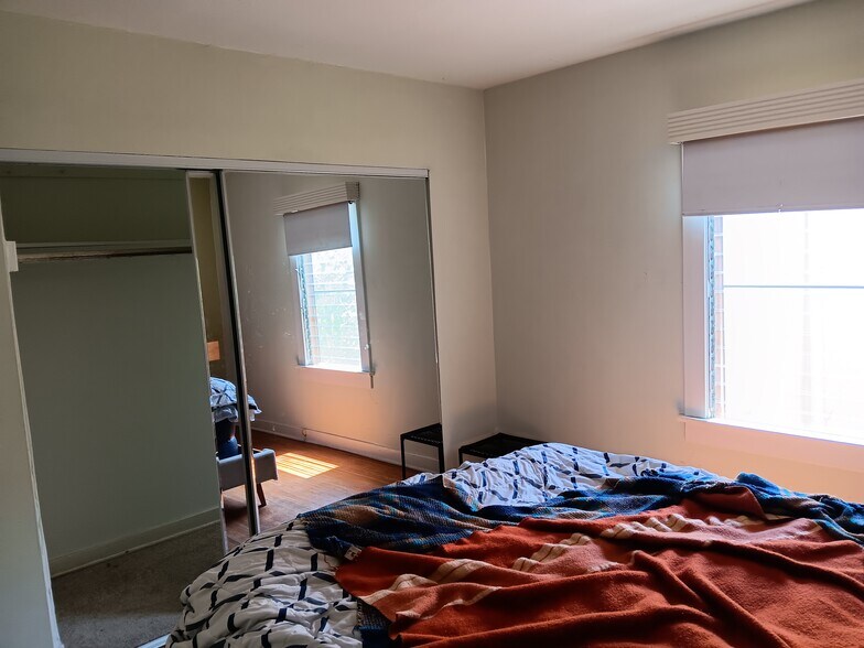 Bedroom with WIC - 10525 Clarkson Rd