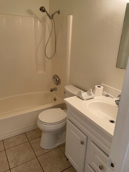 Bathroom - 12337 Buffing Rd