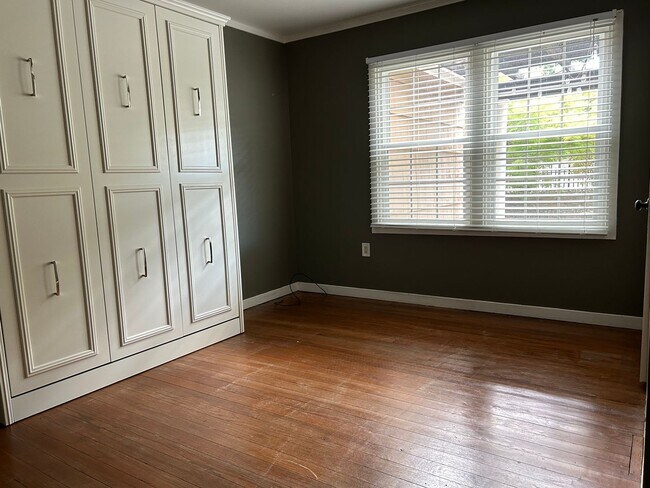 Building Photo - NEW LISTING In Desirable N. Richland Neigh...