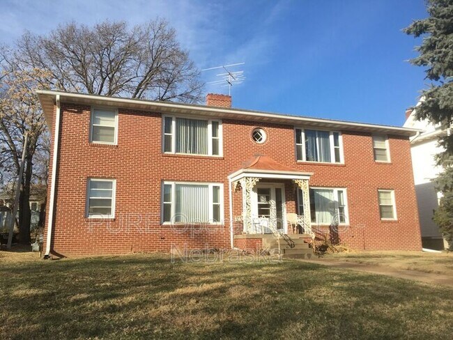 Building Photo - 210 N 32nd Ave