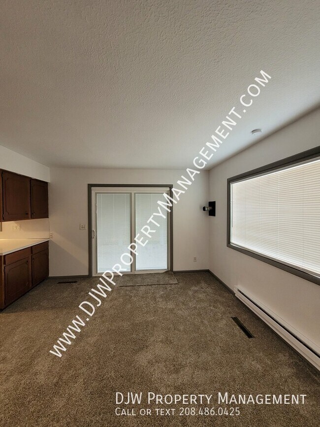 Building Photo - 16425 Farmway Rd