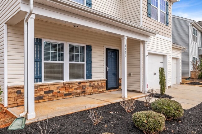 Building Photo - Newer Home in Reedy Fork, SS Appliance, Granite Counter-tops, Island, Office, Den, FP, Loft, Gara...