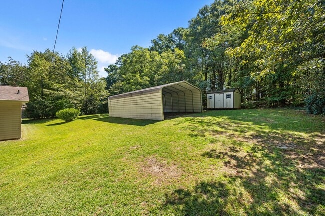 Building Photo - 3 Bed 2 Bath Just Outside Downtown Lilling...