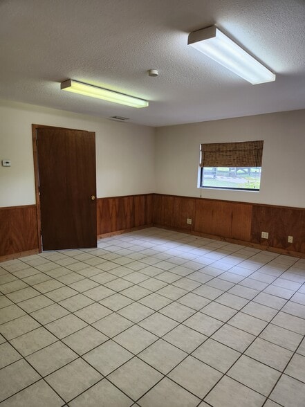 Primary Bedroom, door to bathroom - 5212 Bertsville Rd