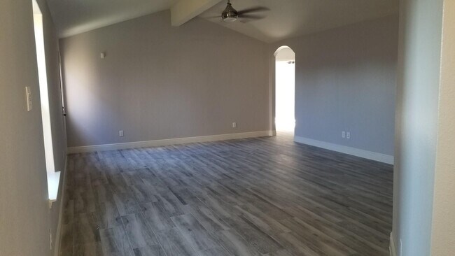 Building Photo - 9810 Blue Sapphire Ln