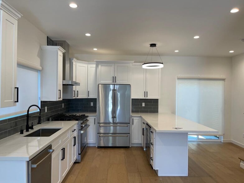 Building Photo - 8104 Paso Robles Ave