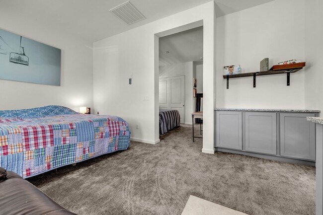 Building Photo - Beautiful Three Bedroom with Mountain V...
