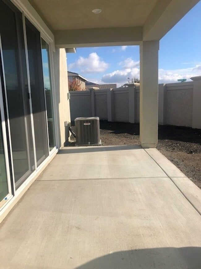 Building Photo - Single Story Stockton Home - Located in We...