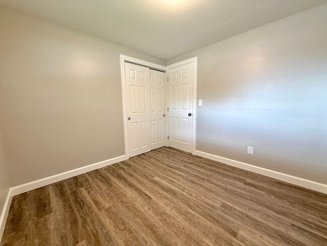 Building Photo - 4426 Lesher Dr