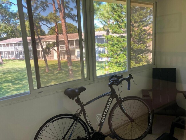 Building Photo - 100 Ventnor E