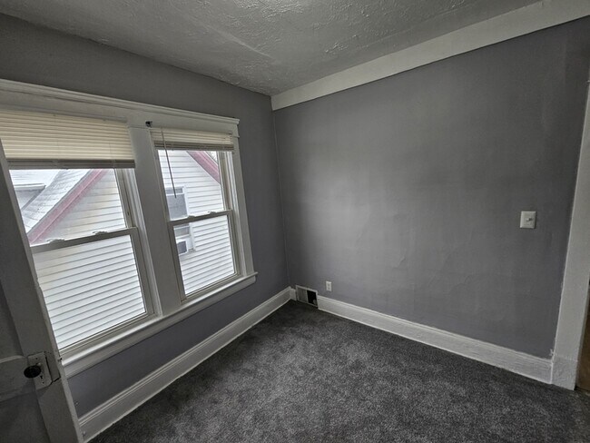 Building Photo - 10602 Earle Ave