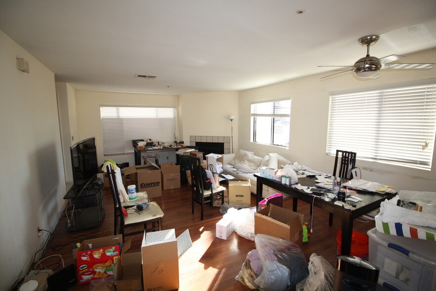 Building Photo - 111 N Marguerita Ave