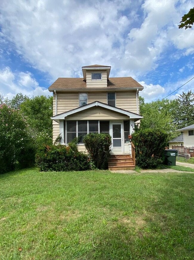 Building Photo - Charming Single-Family Home for Rent in Bedford — Quiet Street, Great Location!