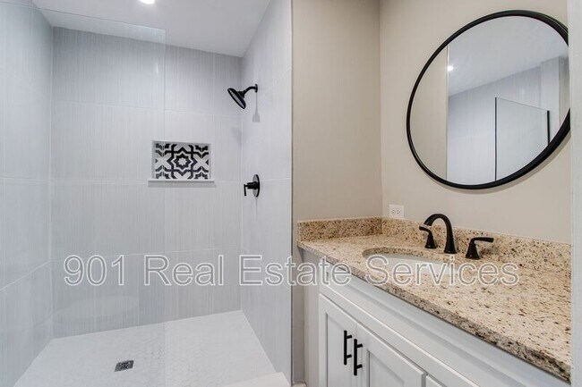 Building Photo - 2115 Hallwood Dr
