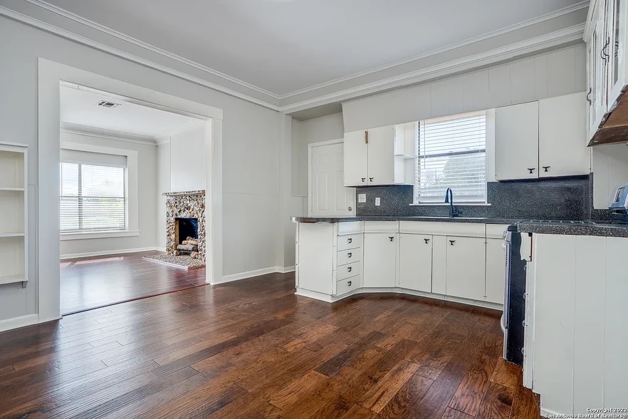 Building Photo - 2739 SE Loop 410