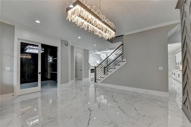 Building Photo - 960 Nours Cir SE