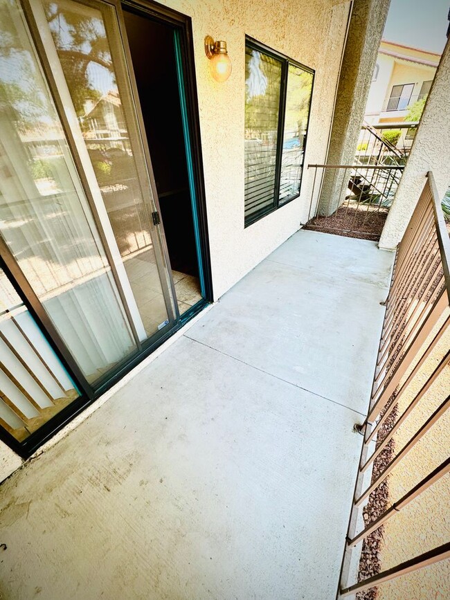 Building Photo - A Cozy 2 bedroom 2 bathroom with patio dow...