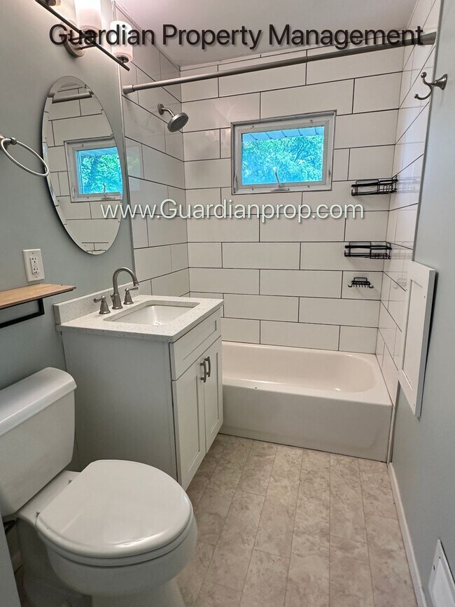 Building Photo - St Louis Park Single Family Home, Hardwood Floors, Office, Available July/Aug 1st