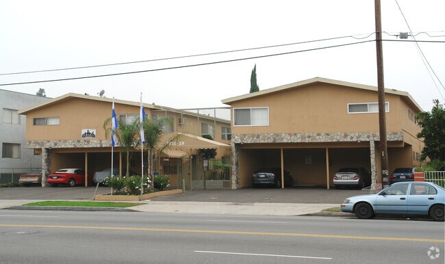 Building Photo - 5725-29 Vineland Ave
