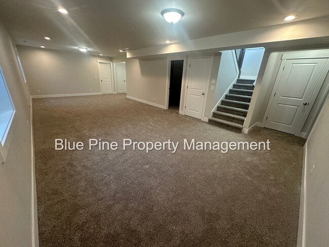 Building Photo - 176 Hideout Dr