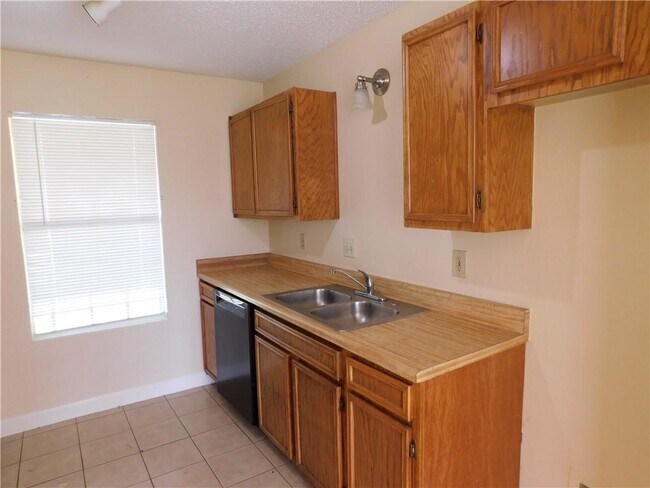 Building Photo - 1500 Mangrum St