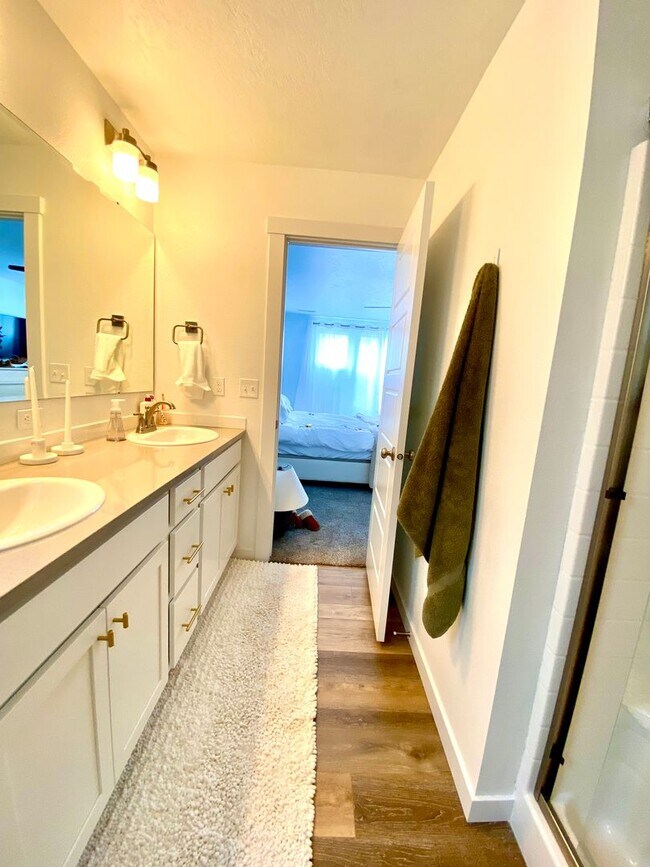 Building Photo - 3 Bedroom 2.5 Bath w/Community Pool AVAILA...