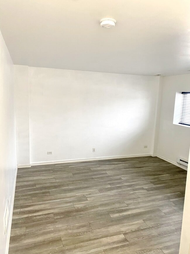 Building Photo - 308 Niagara Dr