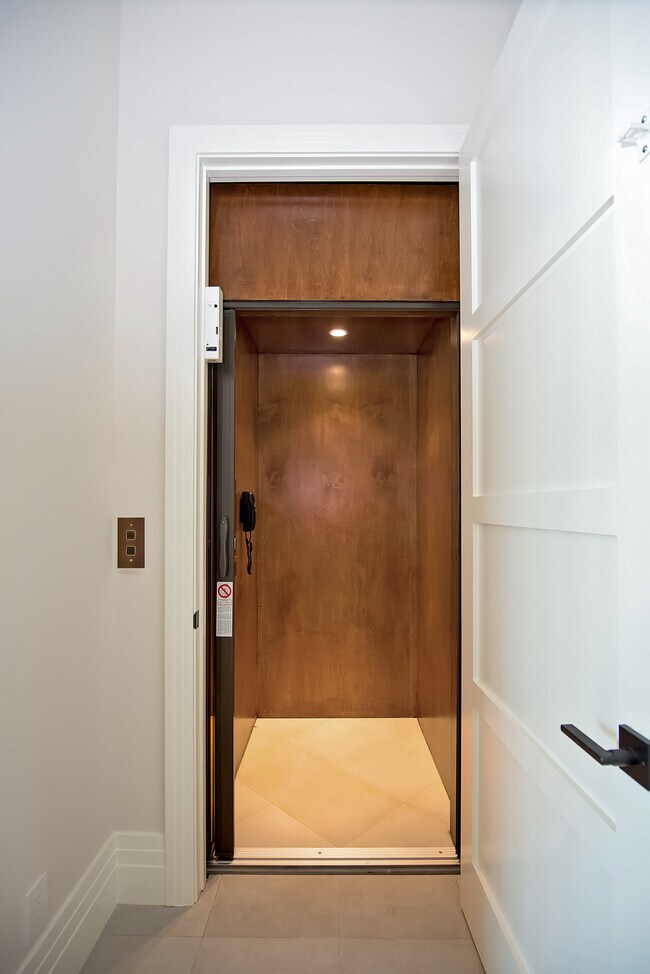 Building Photo - 45 Linda Isle