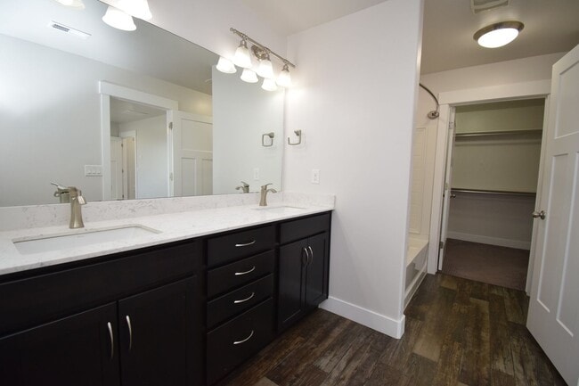 Building Photo - 4 Bed 3.5 Bath Sunny and Spacious South Jordan Corner-Lot Home with Views!