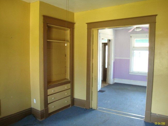 Building Photo - 1136 Reservoir Ave