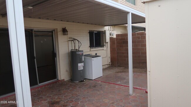 Building Photo - 1627 W Hazelwood St