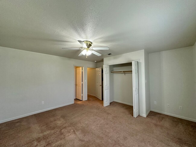 Building Photo - 3803 El Paso Dr