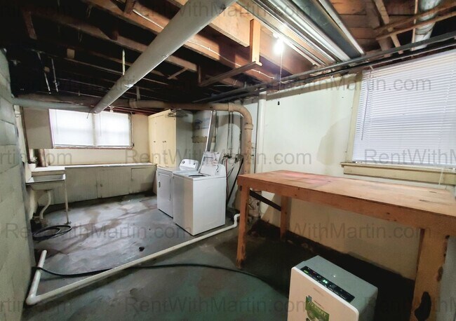 Building Photo - 313 Denver St