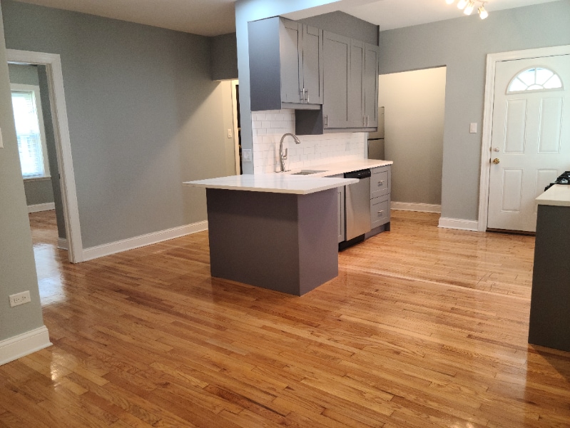 Building Photo - 4837 W Addison St