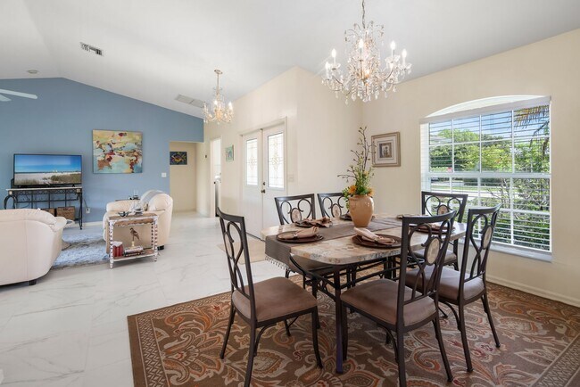 Building Photo - Cute and Cozy Family home on the Island.....Fully furnished..Available May 1-2024 at only $3900. ...