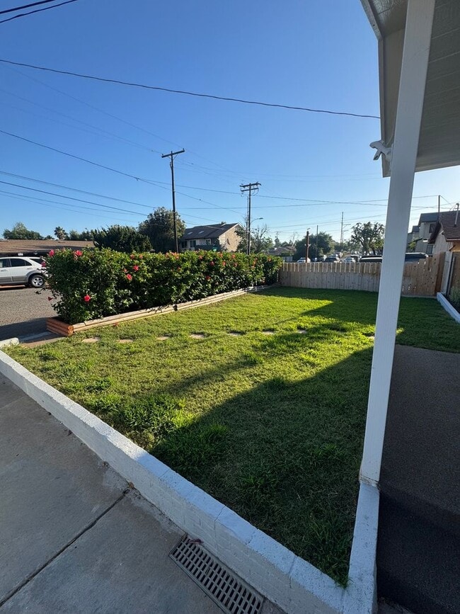Building Photo - 5 Bedroom, 3.5 Bath, Beautiful 1,856 SQ FT...