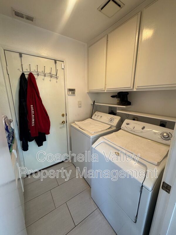 Building Photo - 43584 Via Magellan Dr