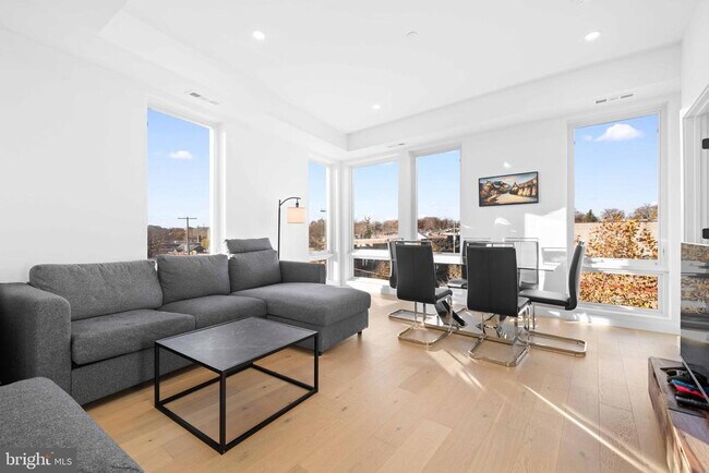 Building Photo - 30 Kennedy St NW