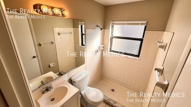 Building Photo - 5520 Charleston St