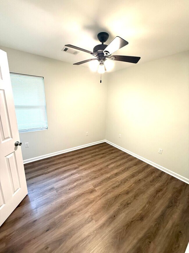 Building Photo - ** 3 bed 2 bath located in Forrest Hills ** Call 334-366-9198 to schedule a self-showing