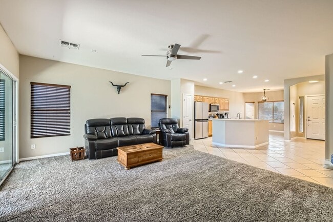 Building Photo - 3 Bed/ 2 Bath House - Large Private Pool