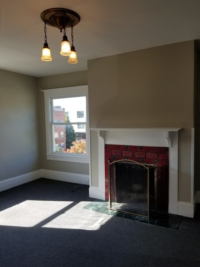 Building Photo - 2117 SE Hawthorne Blvd