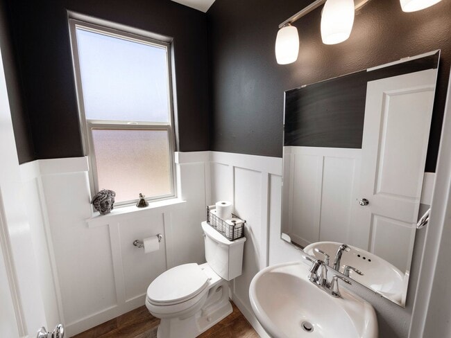 Building Photo - 2423 W Bridge Ave