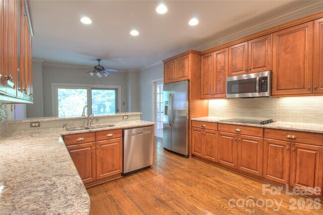 Building Photo - 1217 Weddington Hills Dr