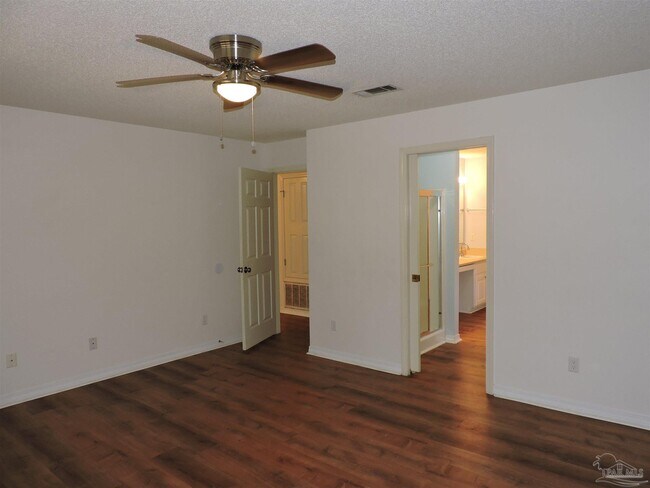 Building Photo - 2552 Southern Oaks Dr