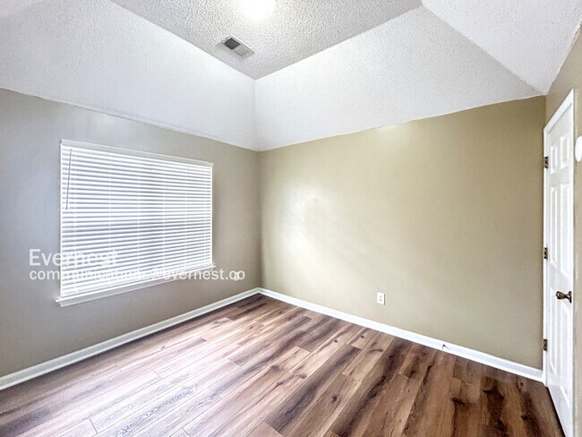 Building Photo - 7105 Mahogany Dr