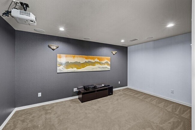 Building Photo - 2012 Santa barbara Ct