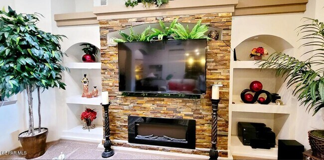 Building Photo - 13212 Emerald Hills St