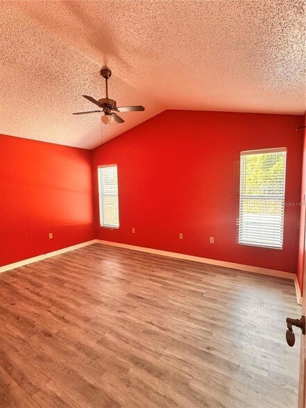 Building Photo - 2070 Sarah Louise Dr