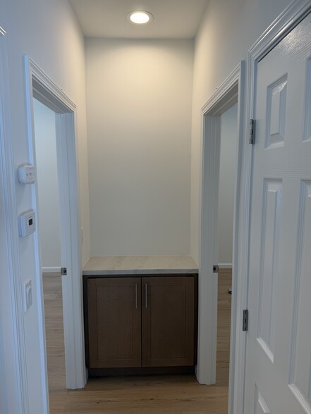 Building Photo - 4621 E Mountain View Dr